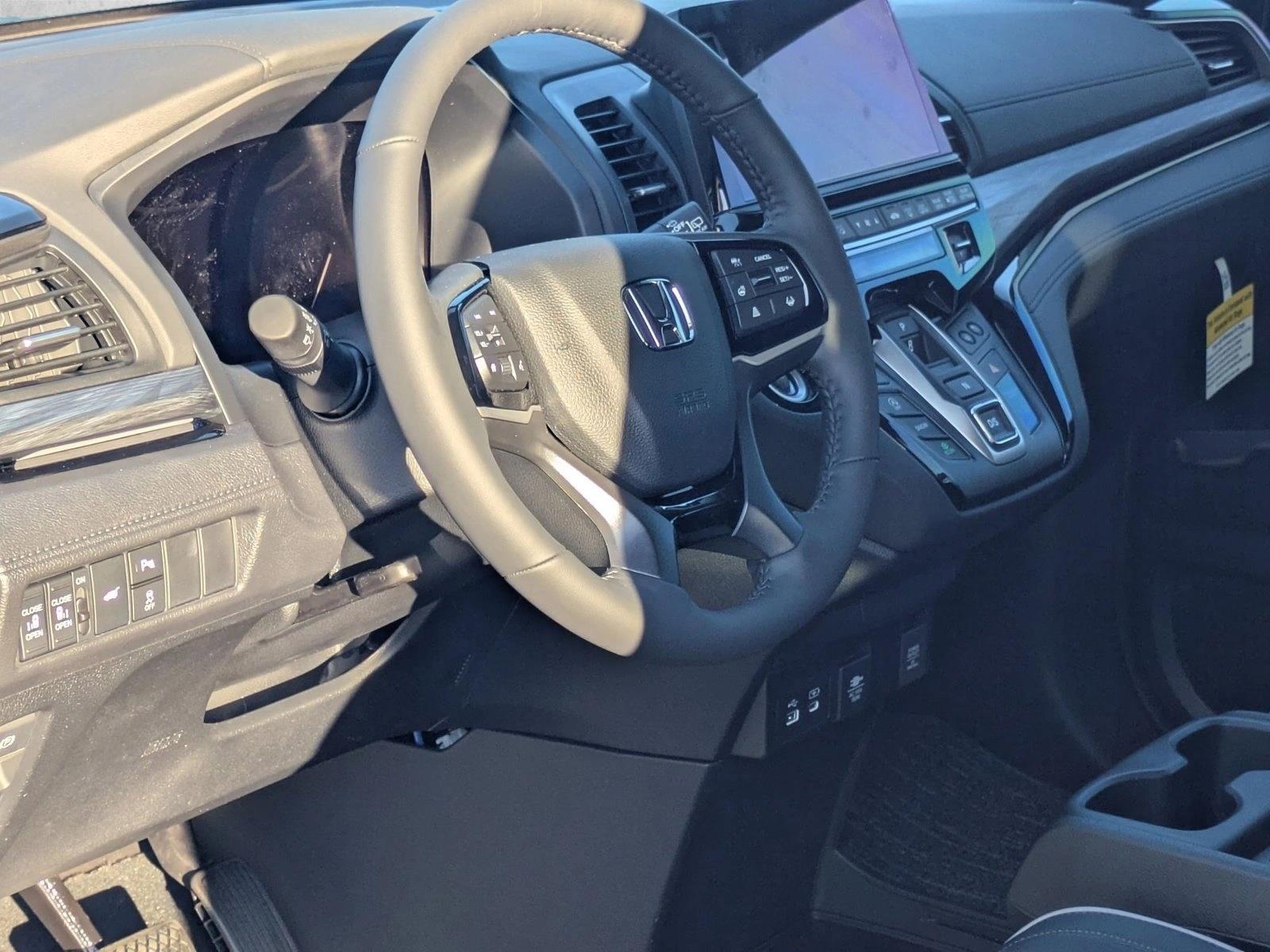 2026 Honda Odyssey Elite photo 3