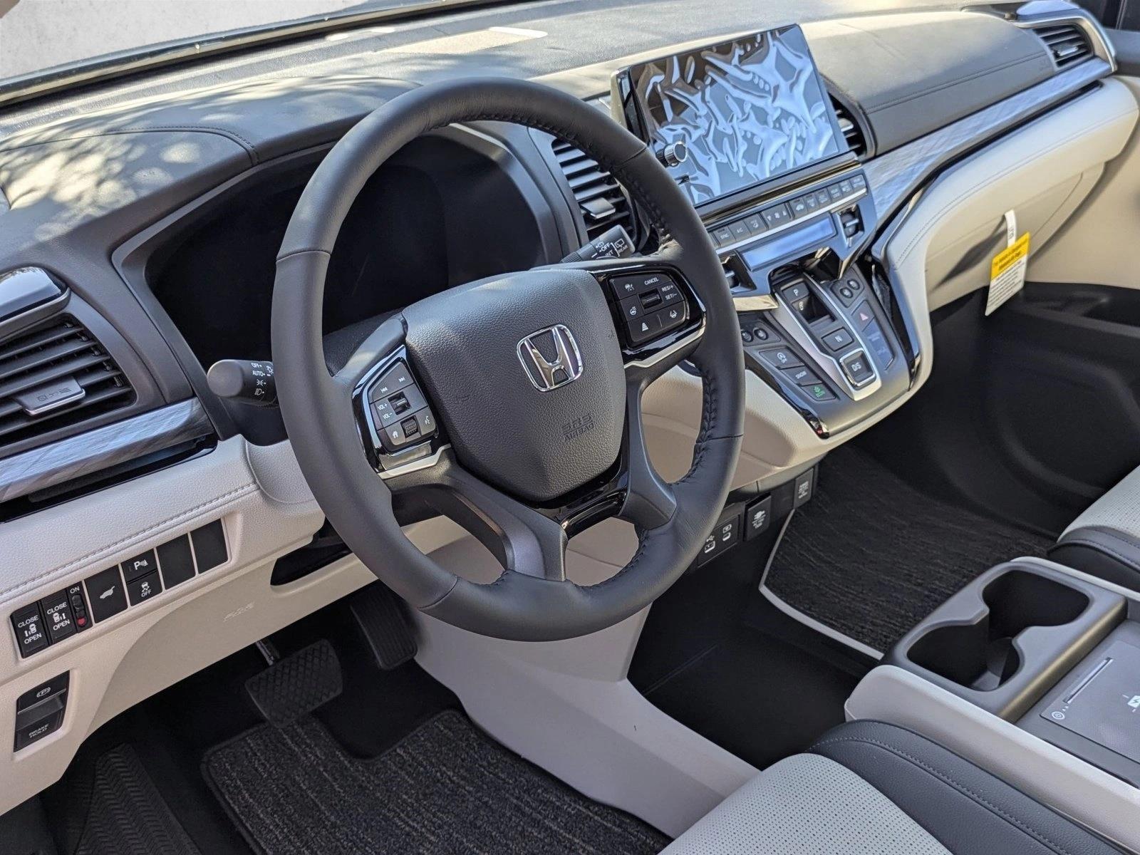 2026 Honda Odyssey Elite photo 3