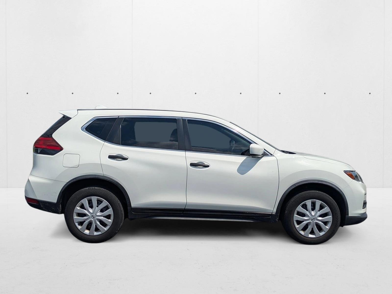 2017 Nissan Rogue AWD S photo 3
