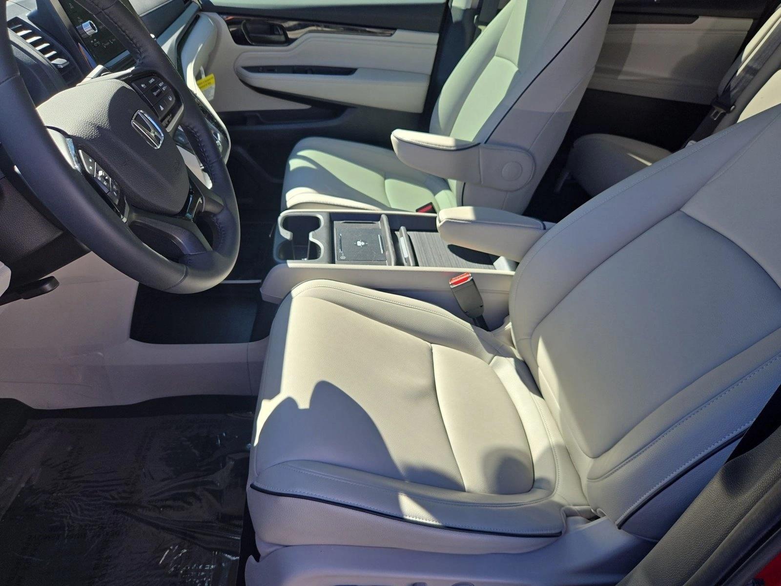 2026 Honda Odyssey Touring - Photo 15