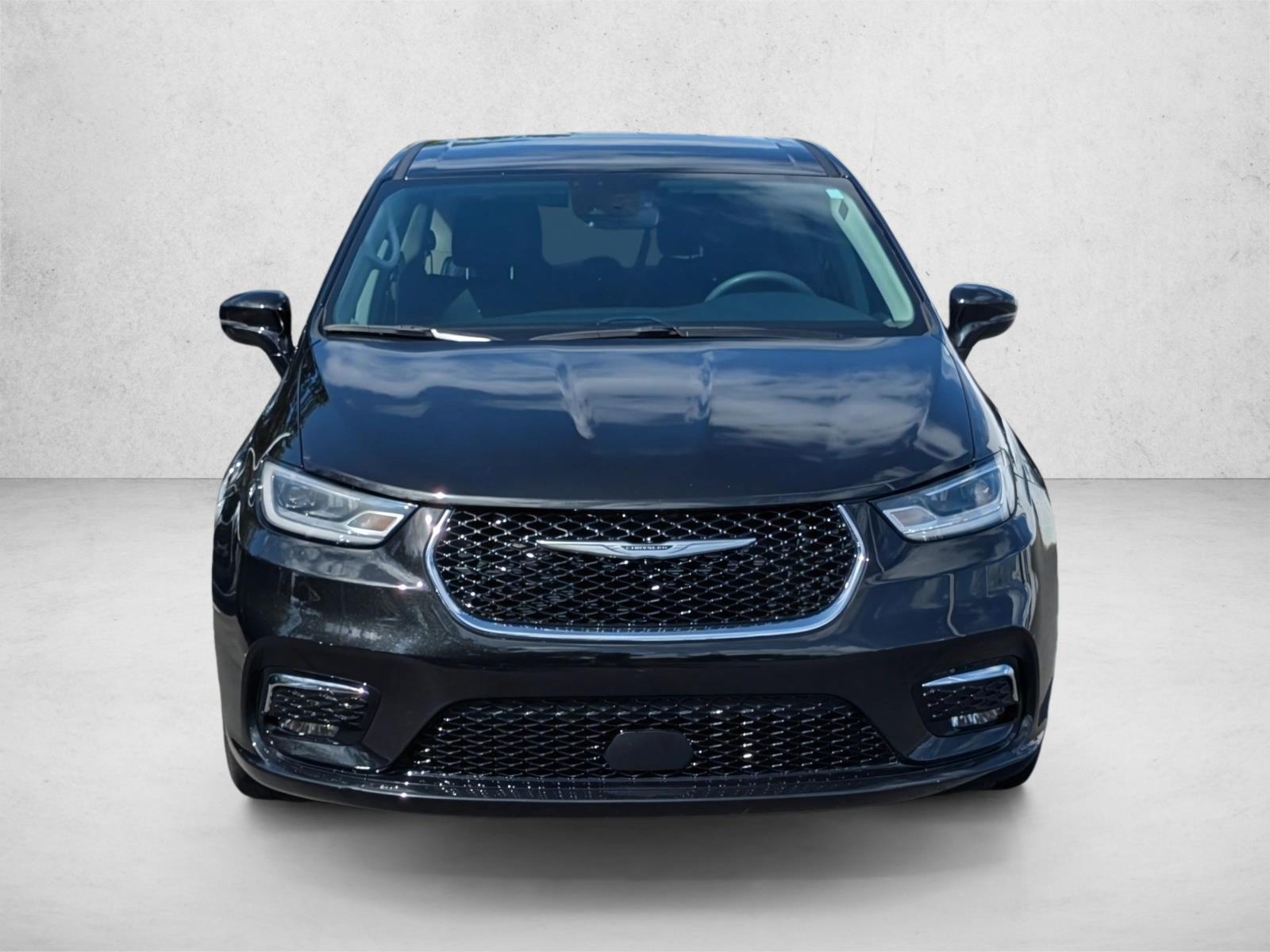 2022 Chrysler Pacifica Hybrid Touring L photo 2
