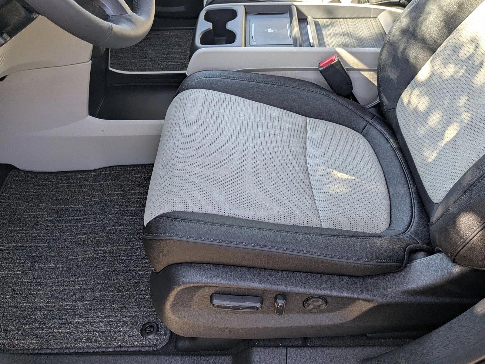 2026 Honda Odyssey Elite photo 4