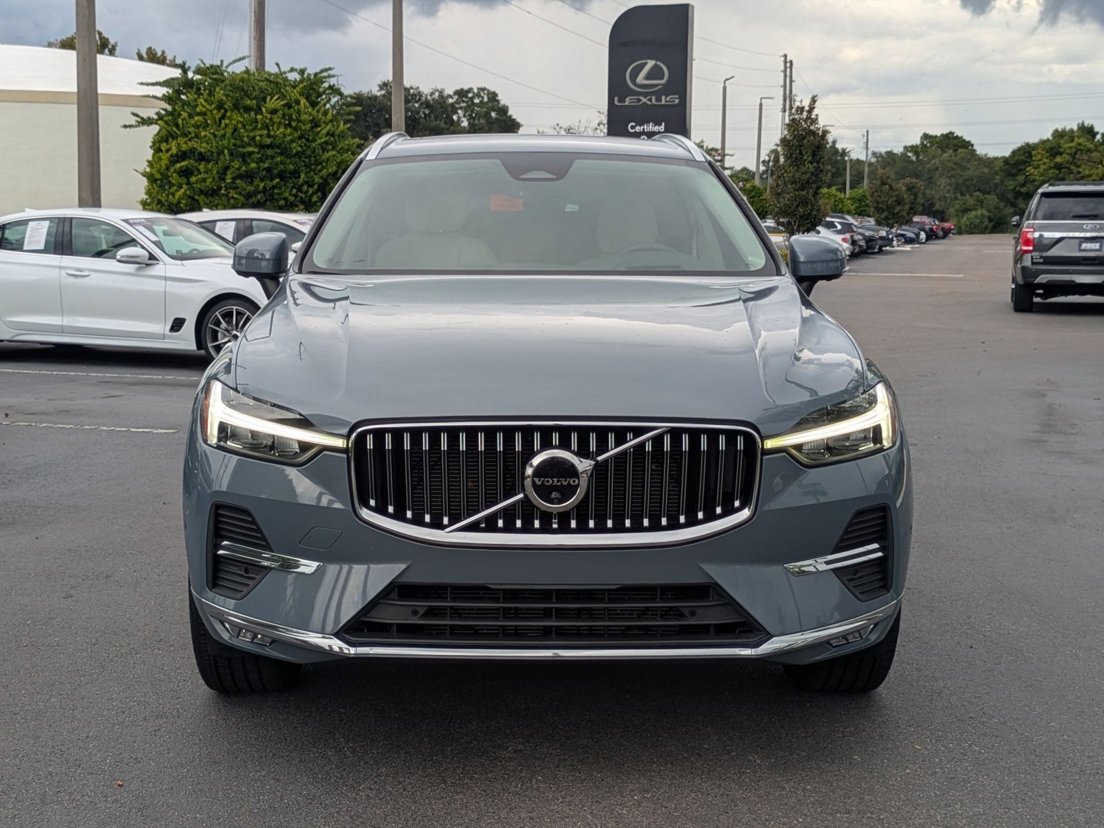 2022 Volvo XC60 Inscription photo 2