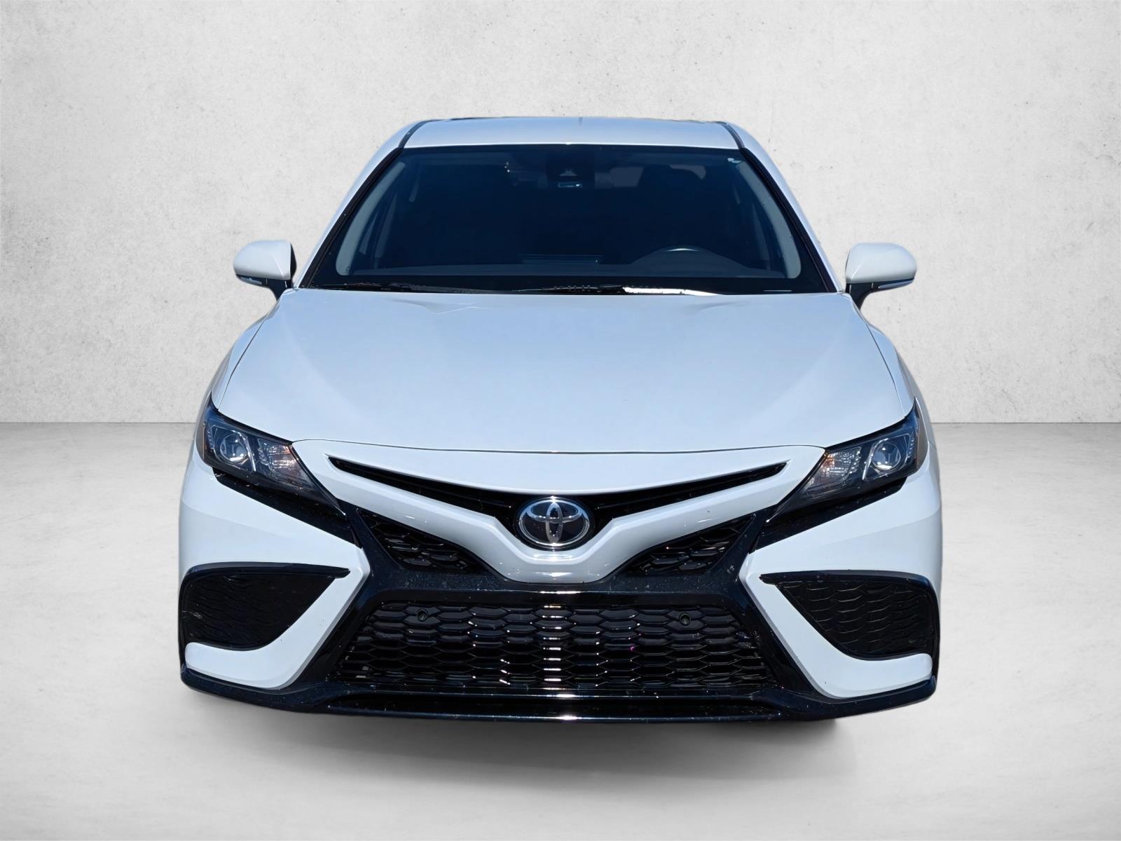2022 Toyota Camry SE photo 2