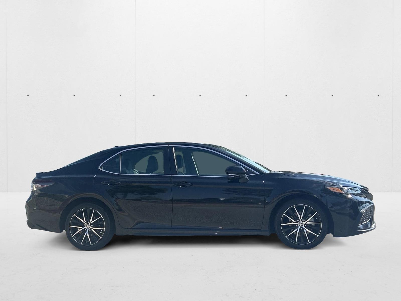 2021 Toyota Camry SE photo 4