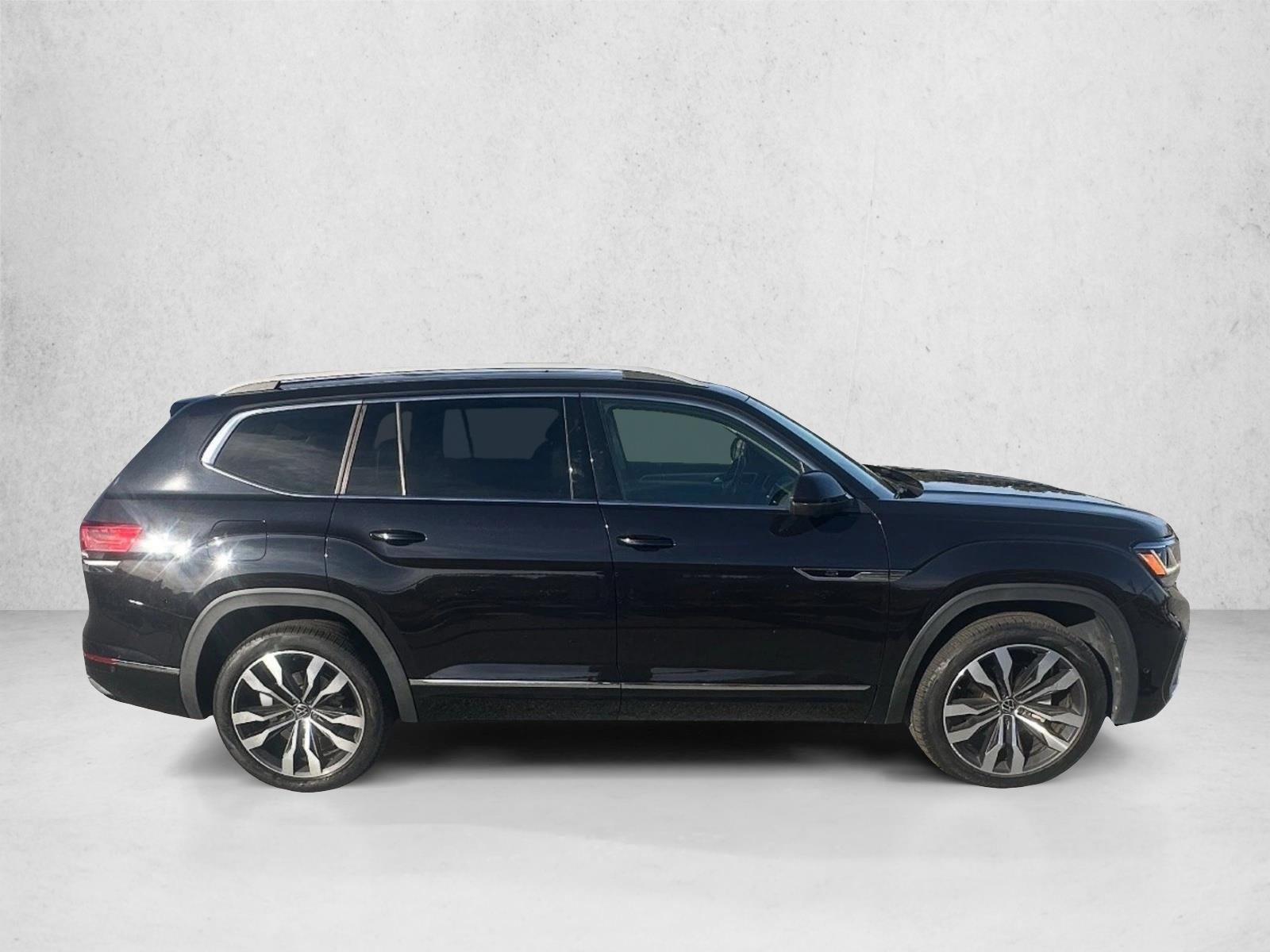 2022 Volkswagen Atlas V6 SEL Premium R-Line photo 2