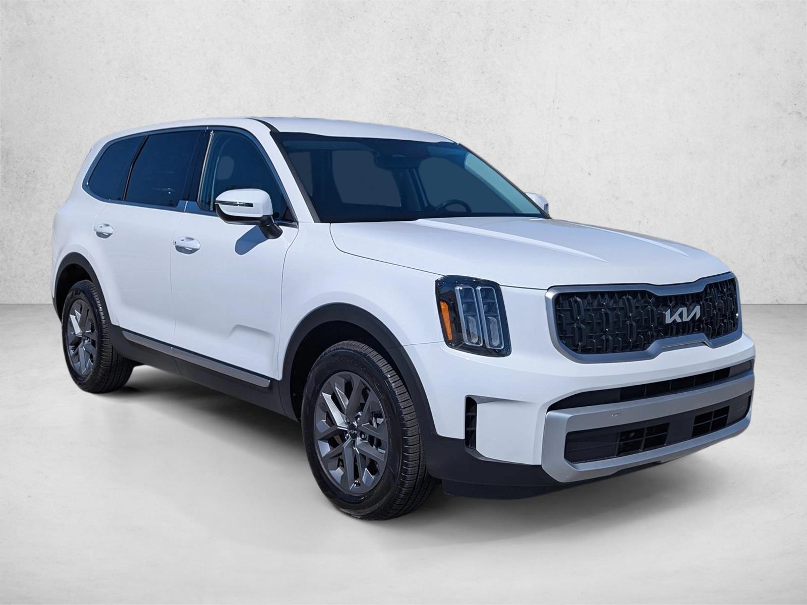 2025 Kia Telluride LX photo 3