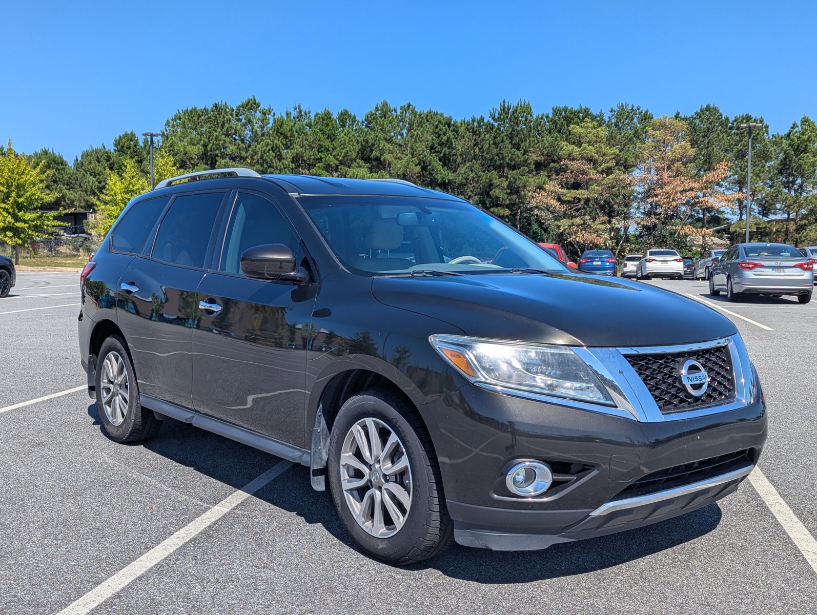 2015 Nissan Pathfinder SV photo 3