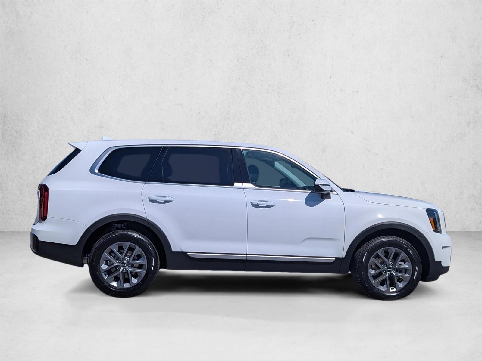 2025 Kia Telluride LX photo 4