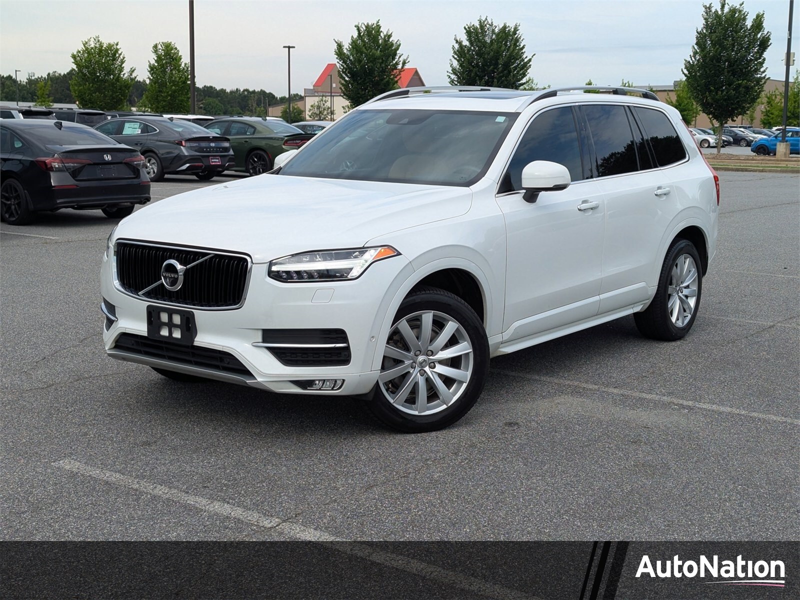 2018 Volvo XC90 T6 AWD Momentum's photo