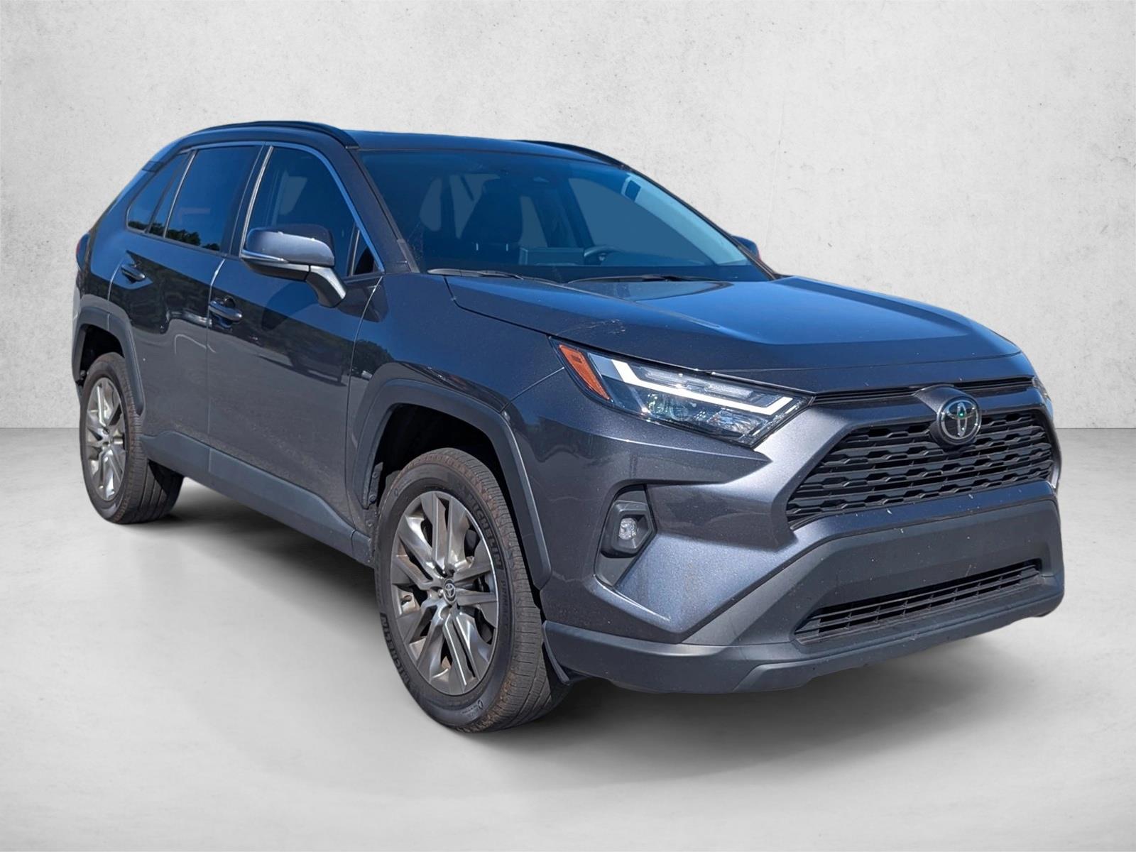 2022 Toyota RAV4 XLE Premium photo 3