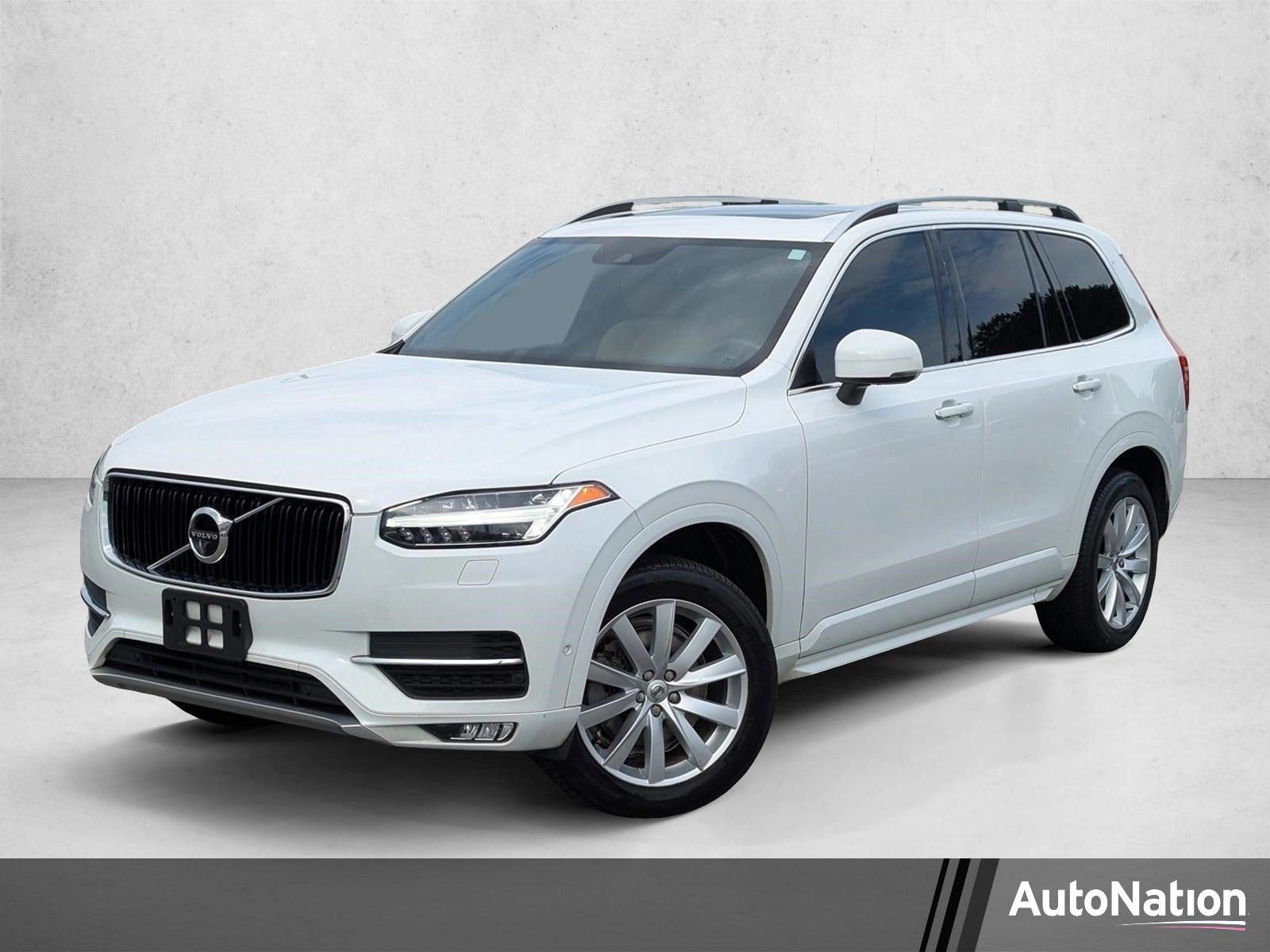 2018 Volvo XC90 T6 AWD Momentum's photo