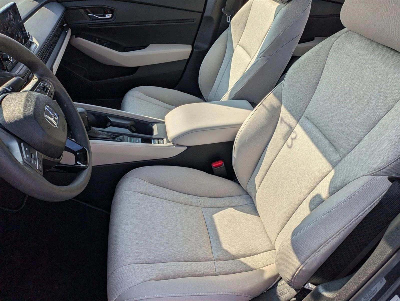 2025 Honda Accord SE - Photo 13