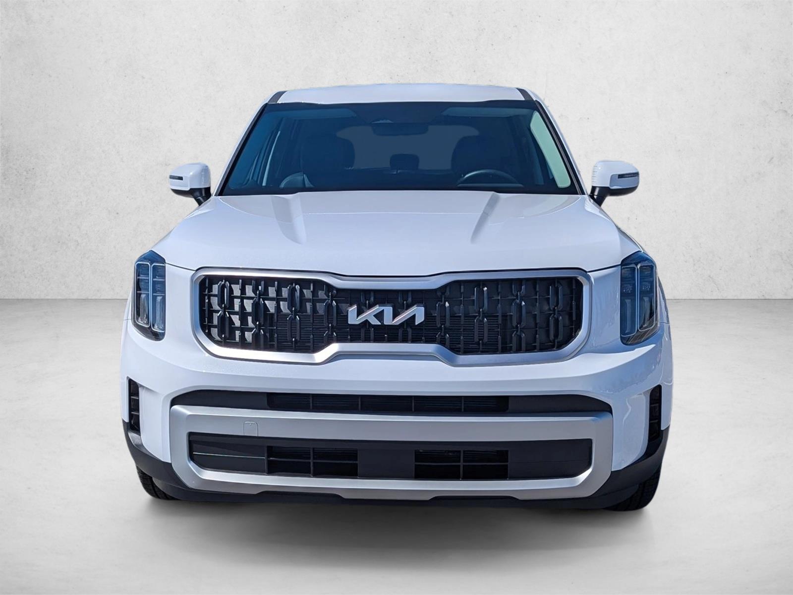 2025 Kia Telluride LX photo 2