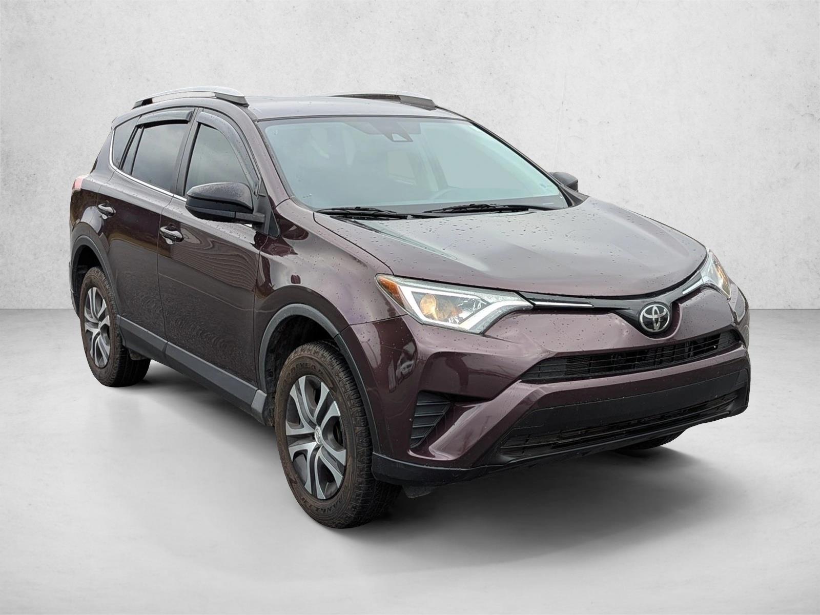2018 Toyota RAV4 LE photo 3