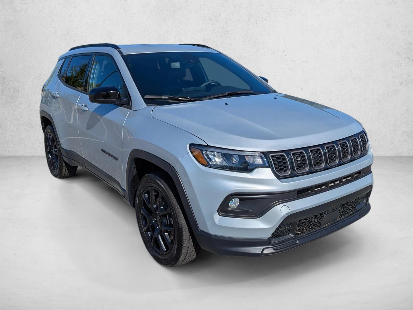 2025 Jeep Compass Latitude photo 3