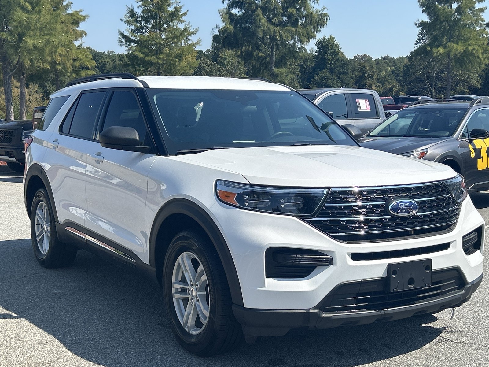 2023 Ford Explorer XLT photo 3
