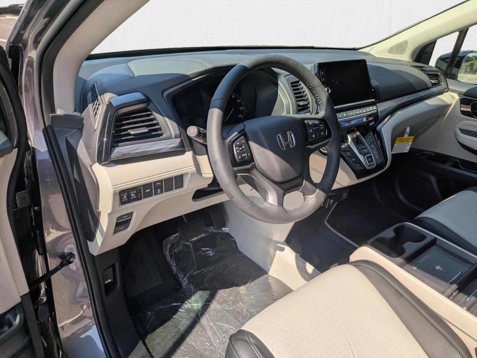 2026 Honda Odyssey Elite photo 2