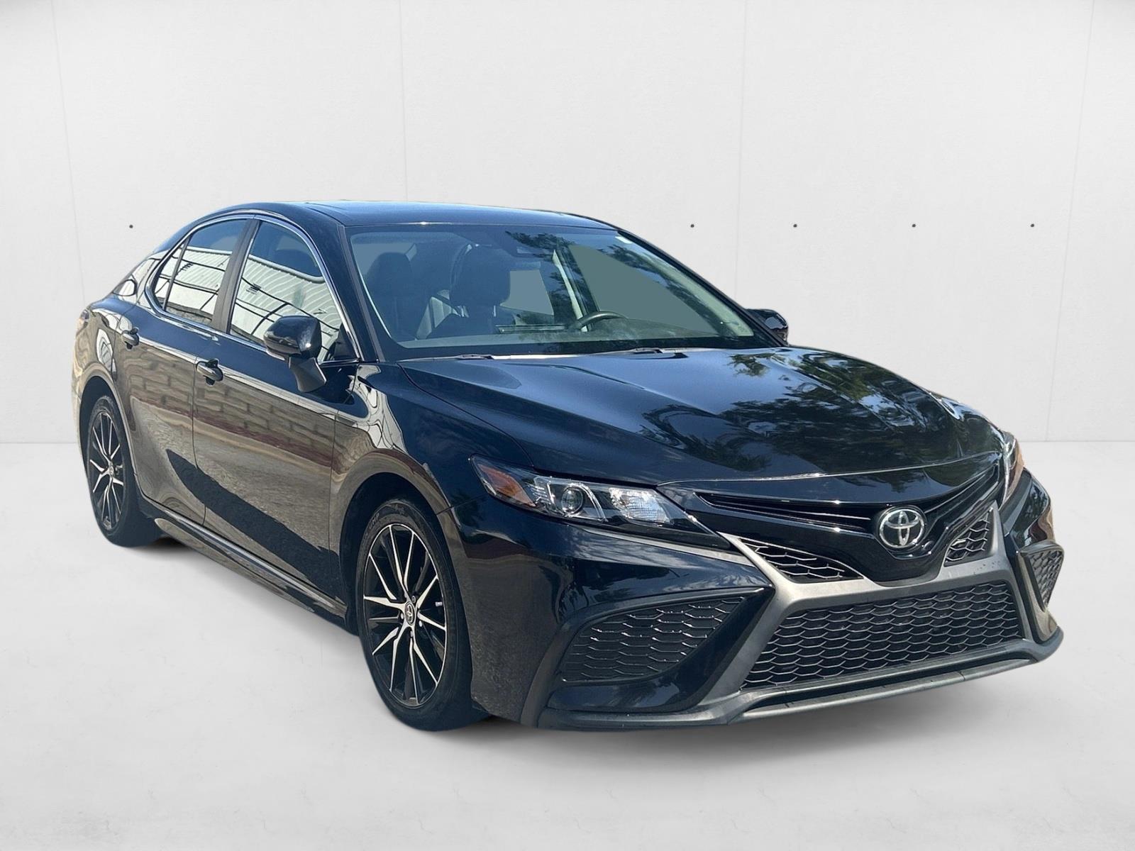 2021 Toyota Camry SE photo 3