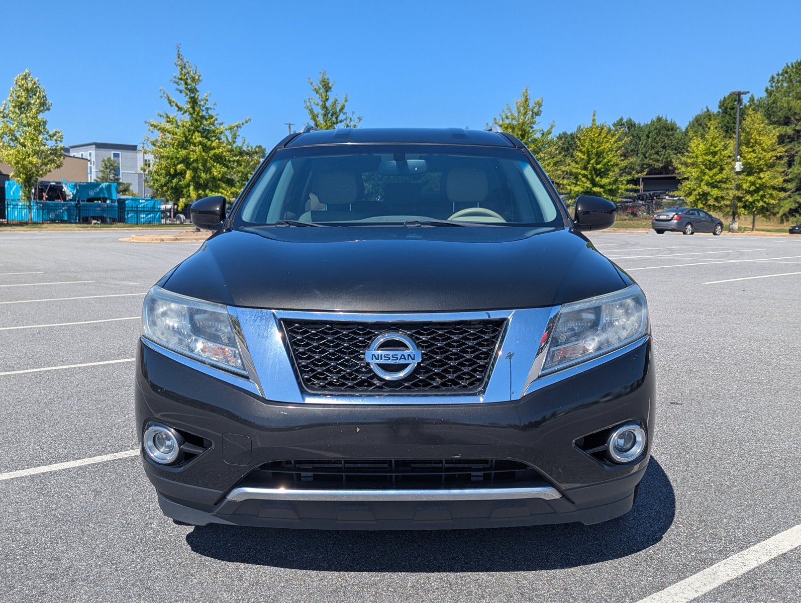 2015 Nissan Pathfinder SV photo 2