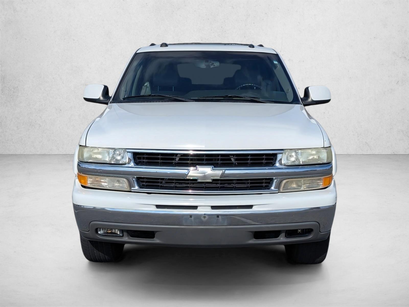 2004 Chevrolet Suburban 1500 photo 2