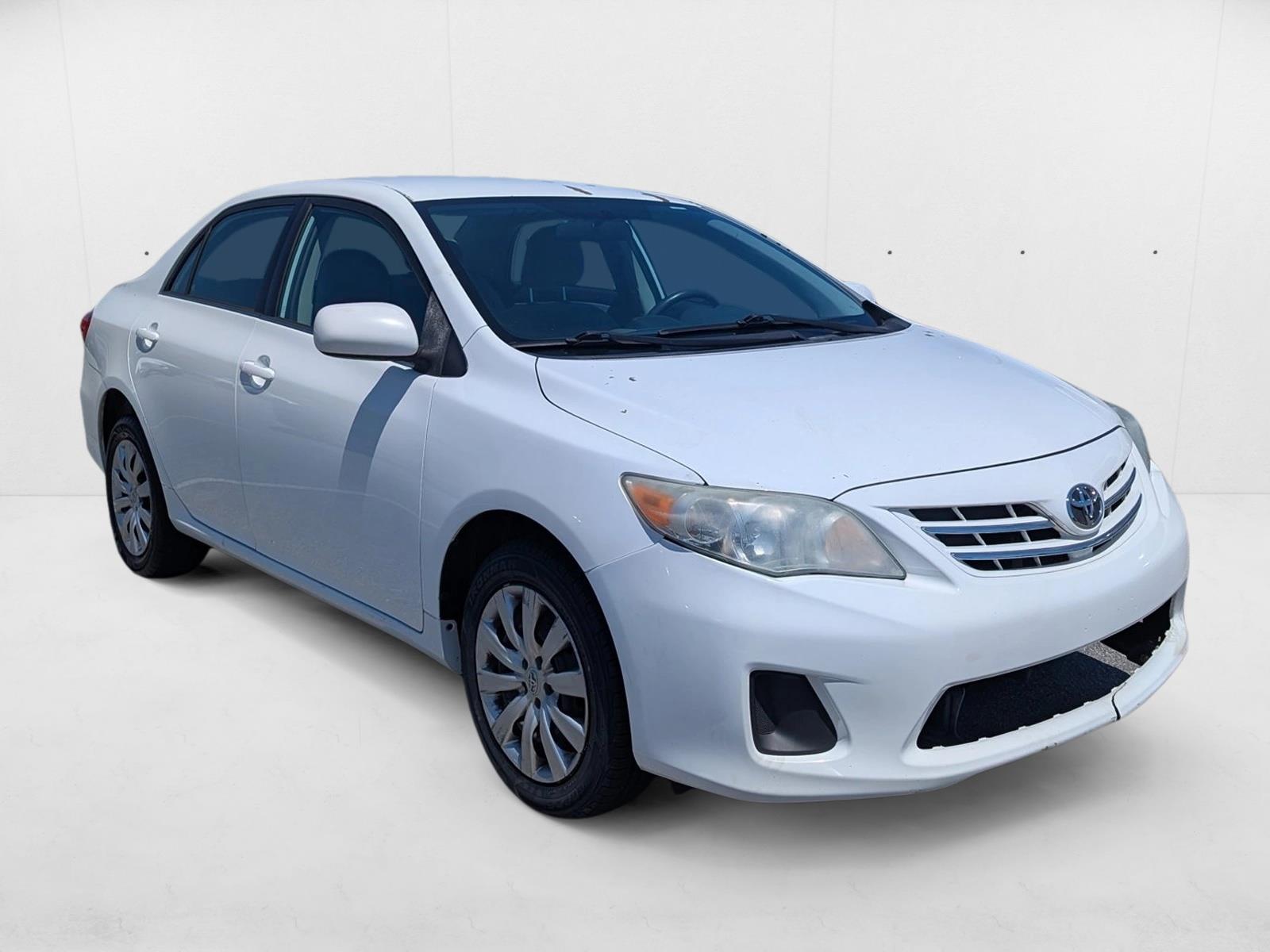2013 Toyota Corolla LE photo 2