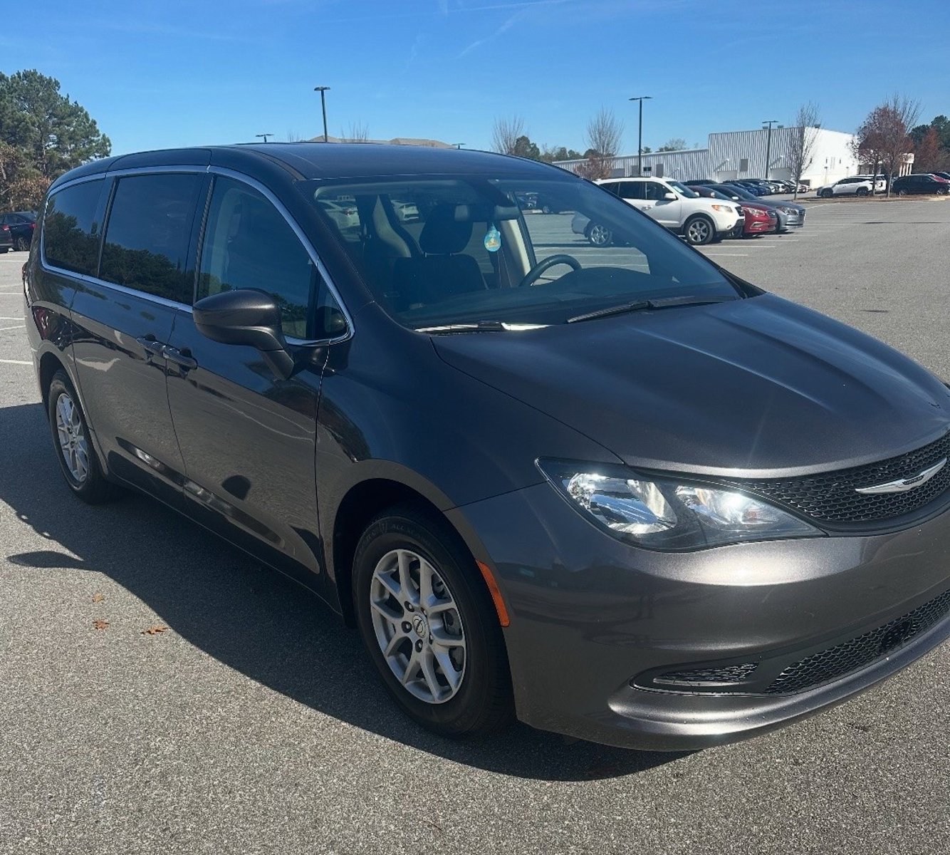 2022 Chrysler Voyager LX photo 3