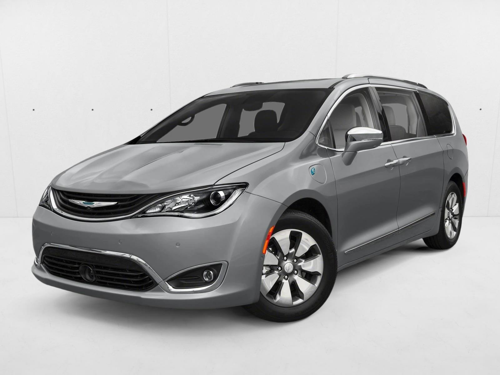 2017 Chrysler Pacifica Hybrid Platinum's photo