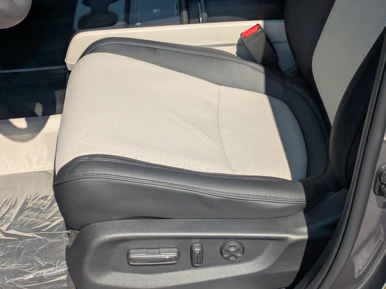 2026 Honda Odyssey Elite photo 3