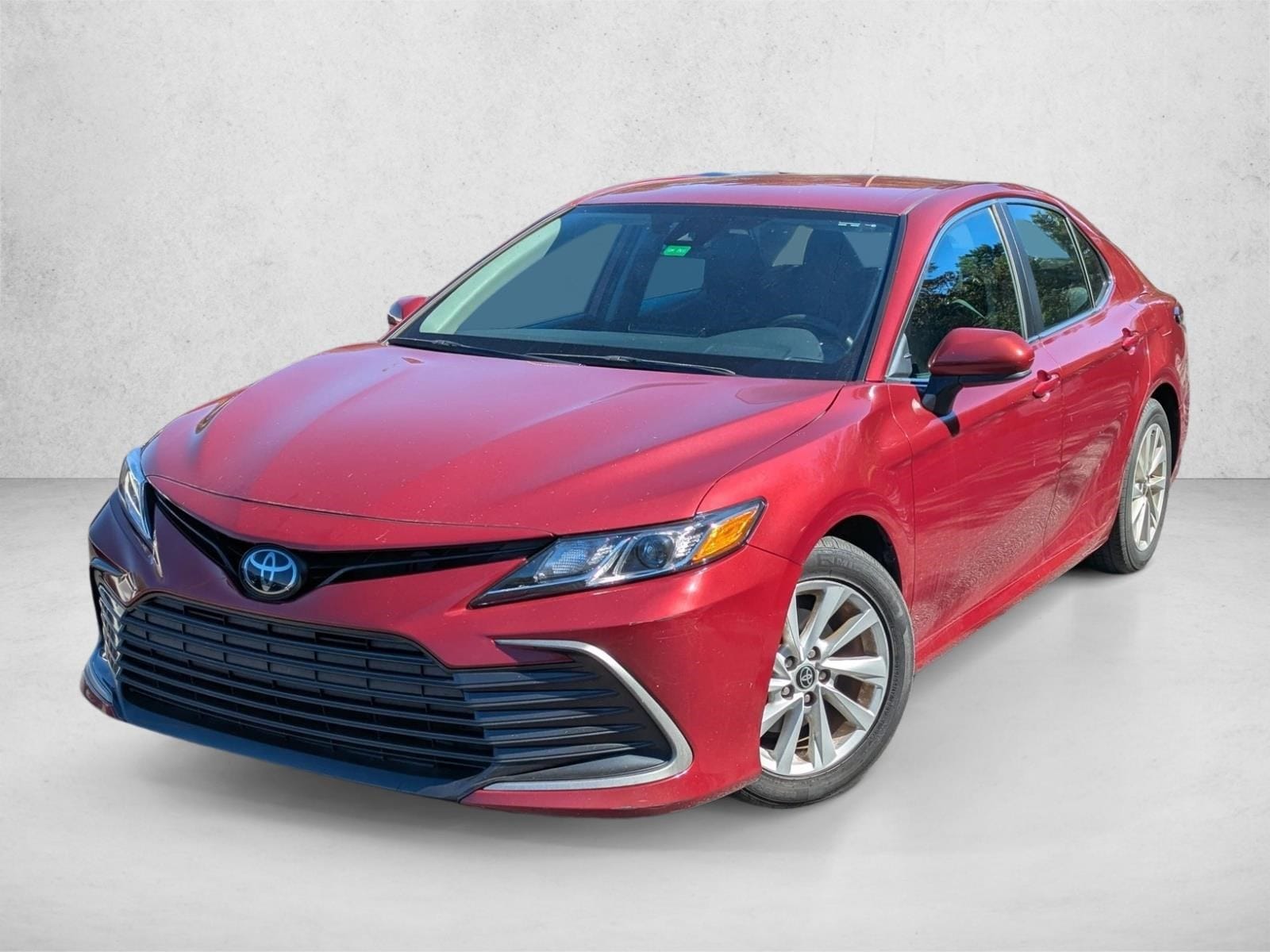 2022 Toyota Camry LE's photo