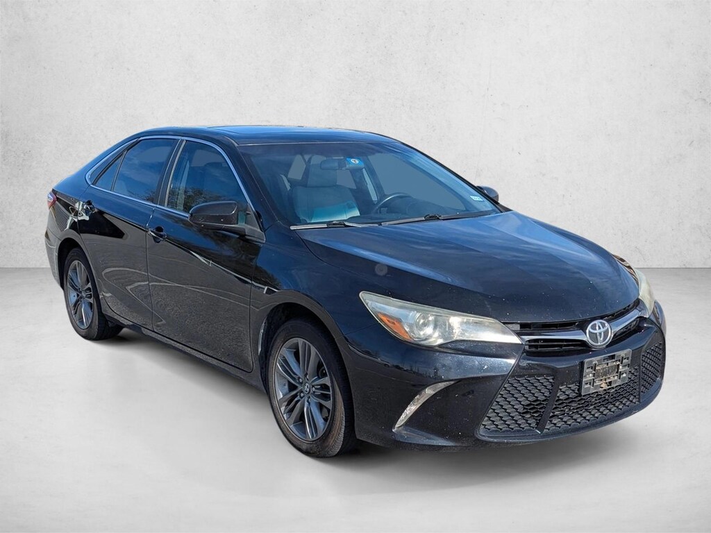 Used 2016 Toyota Camry SE Sedan