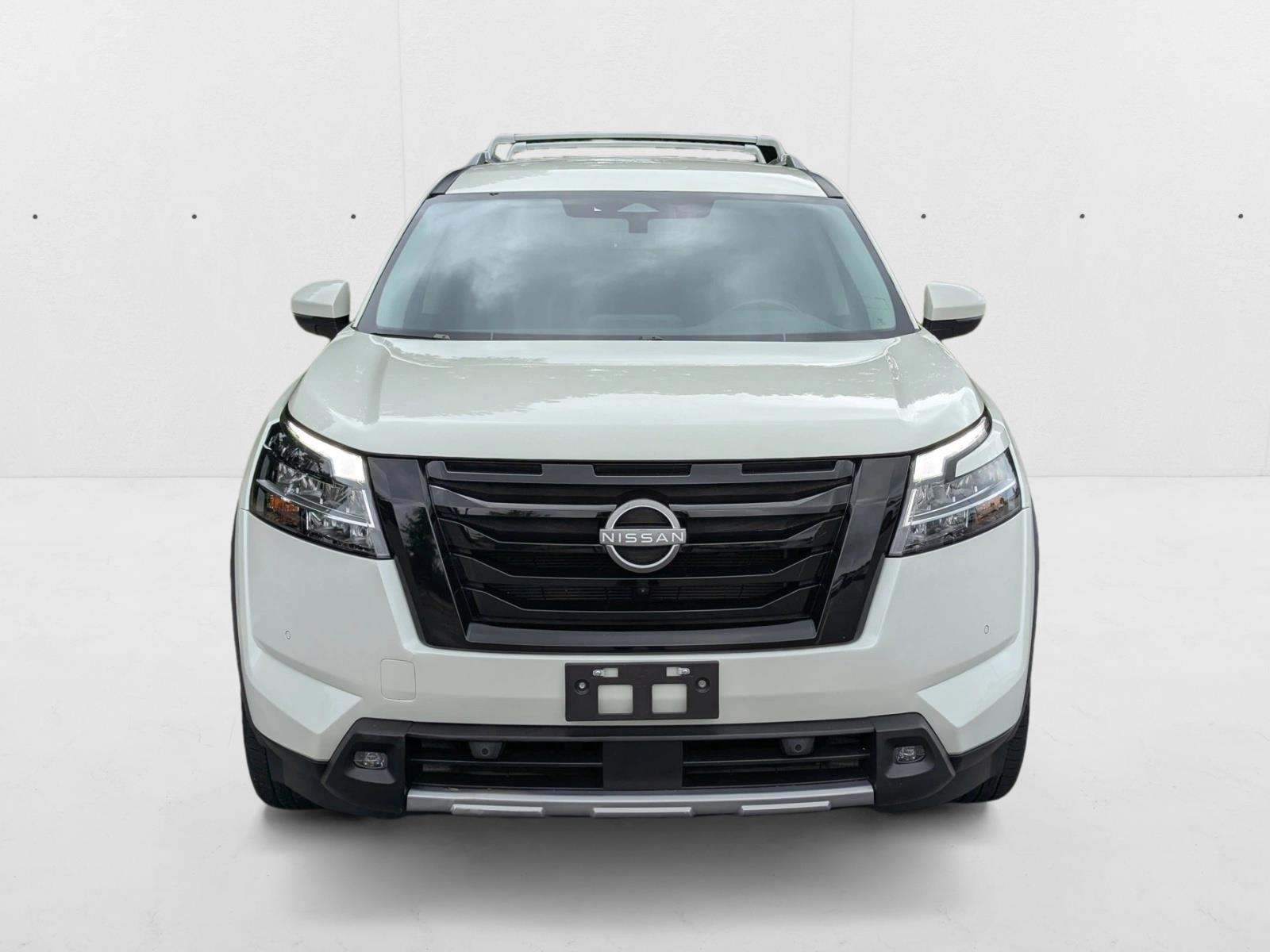 2023 Nissan Pathfinder SL photo 2