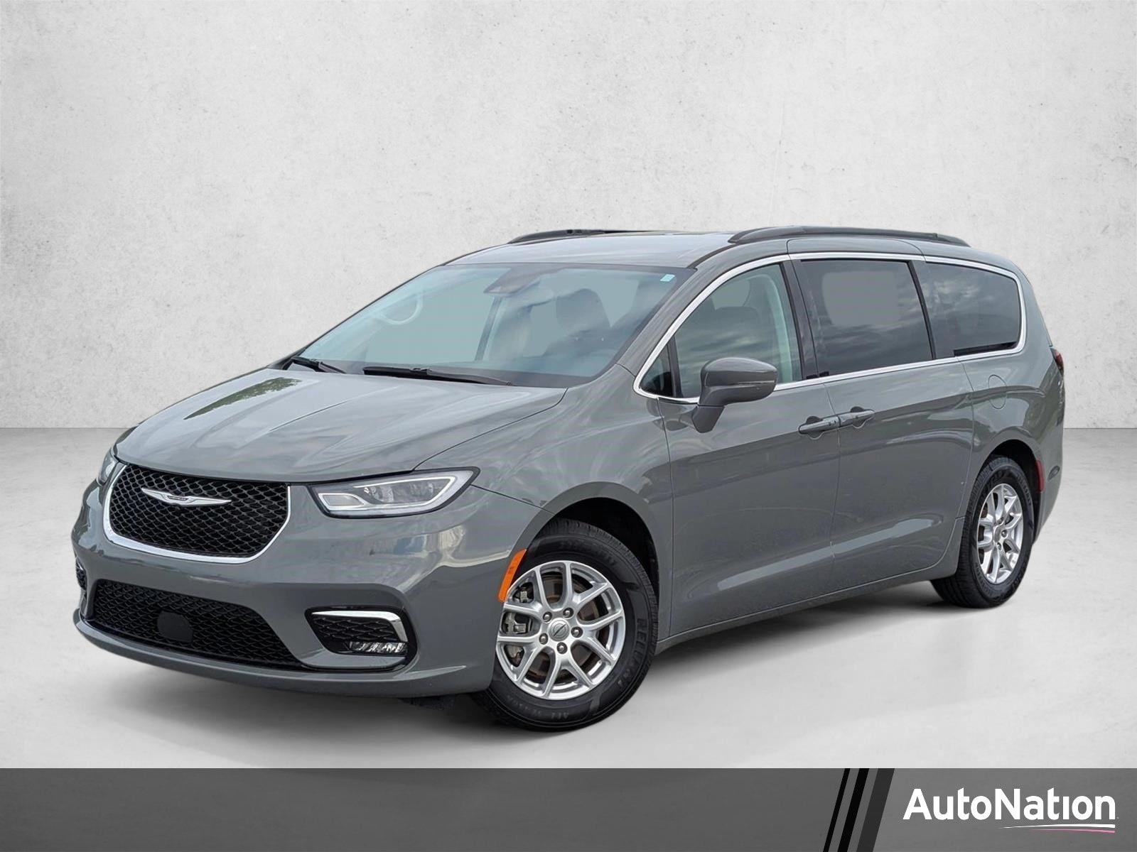 2022 Chrysler Pacifica Touring L's photo
