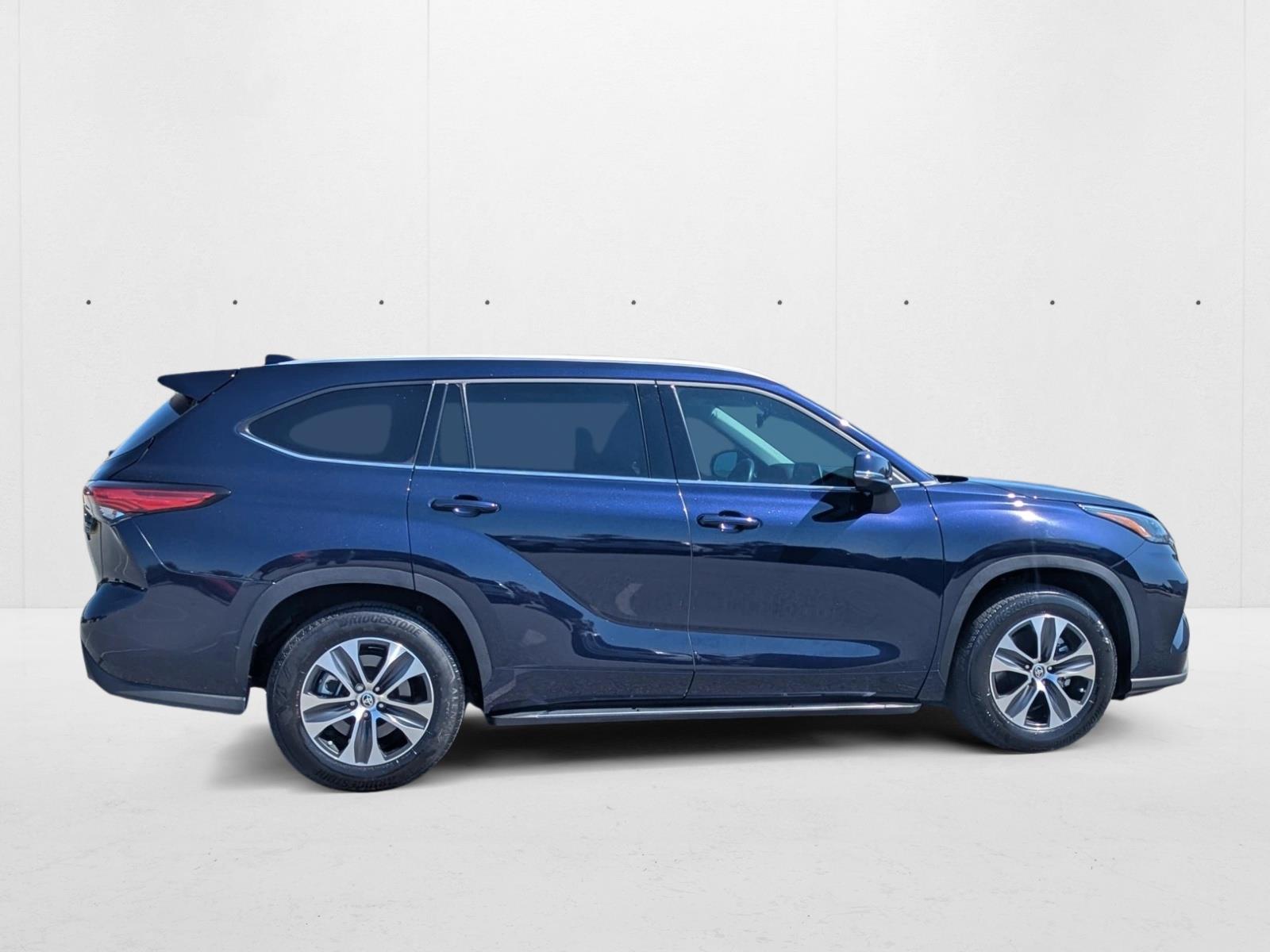 2022 Toyota Highlander XLE photo 4