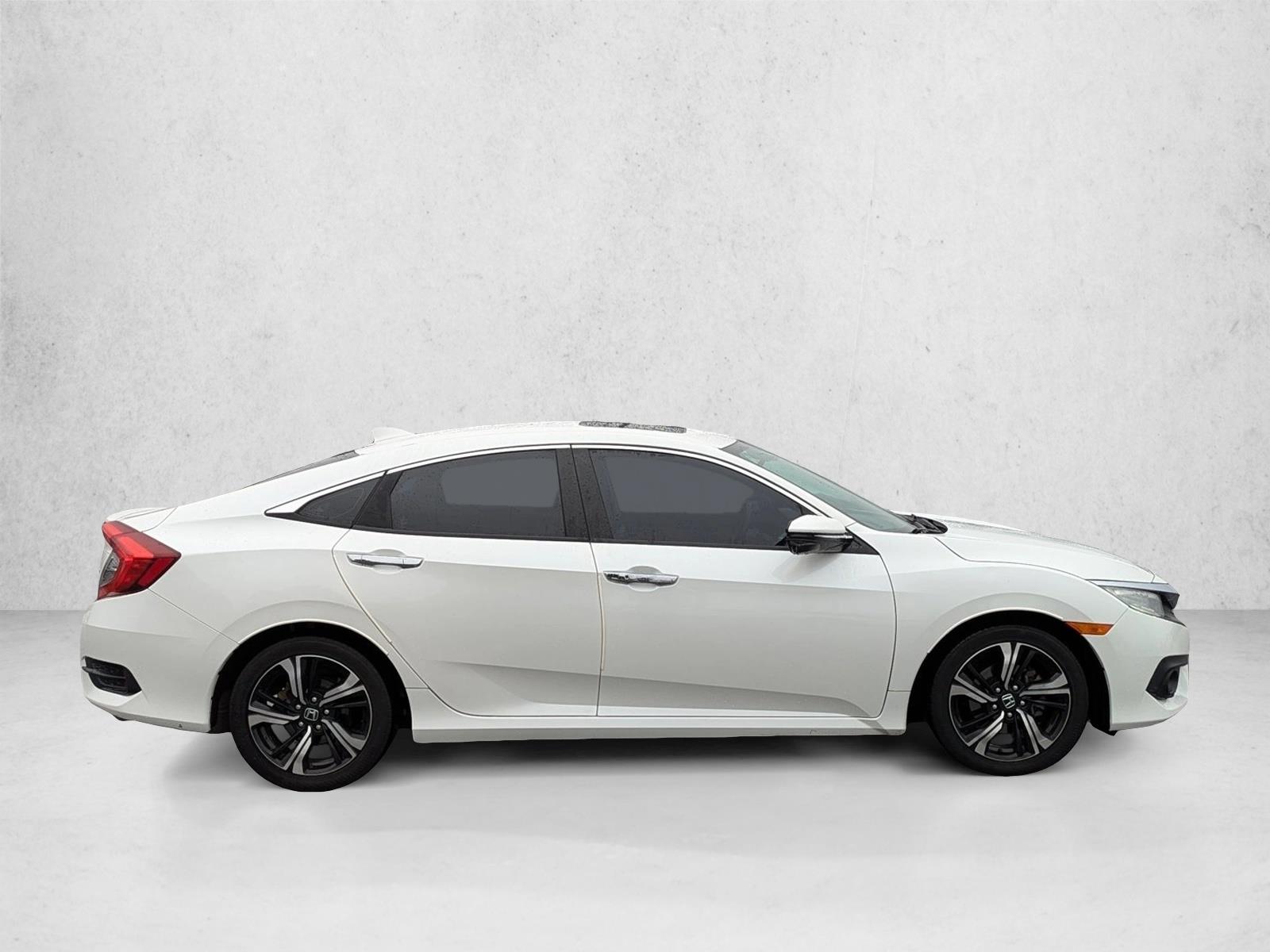 2018 Honda Civic Touring photo 4