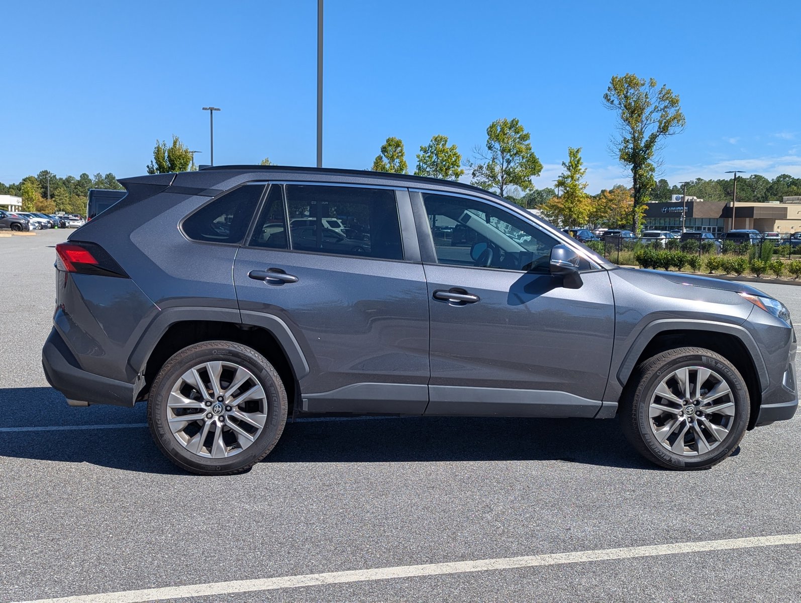 2022 Toyota RAV4 XLE Premium photo 2