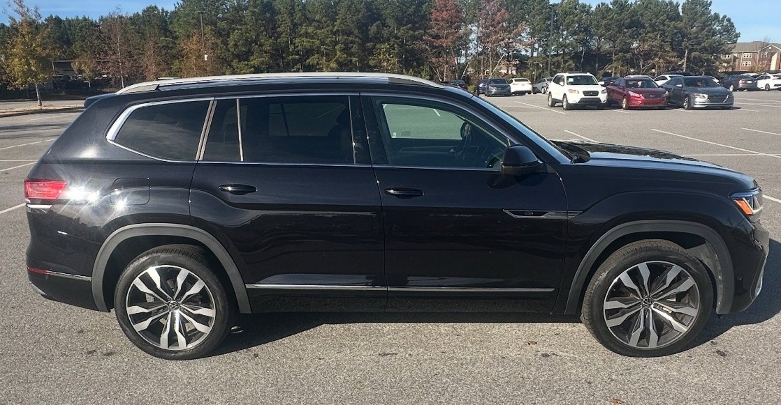 2022 Volkswagen Atlas V6 SEL Premium R-Line photo 2