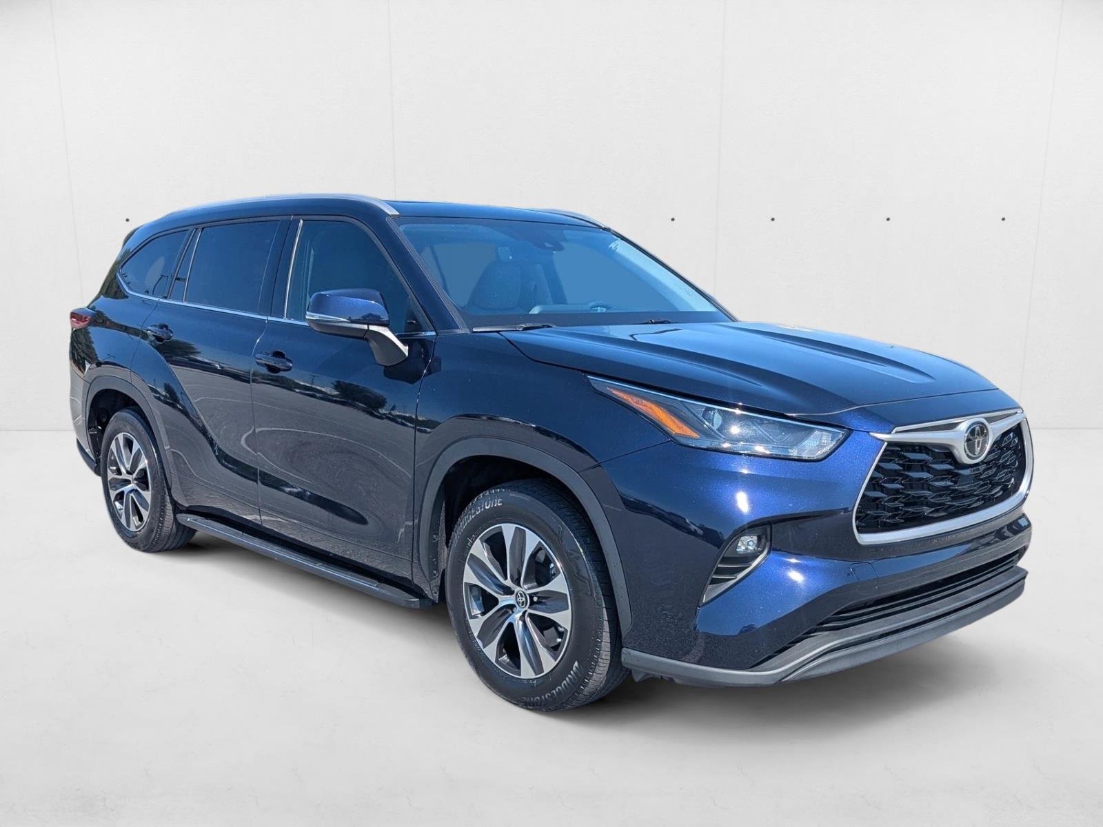 2022 Toyota Highlander XLE photo 3