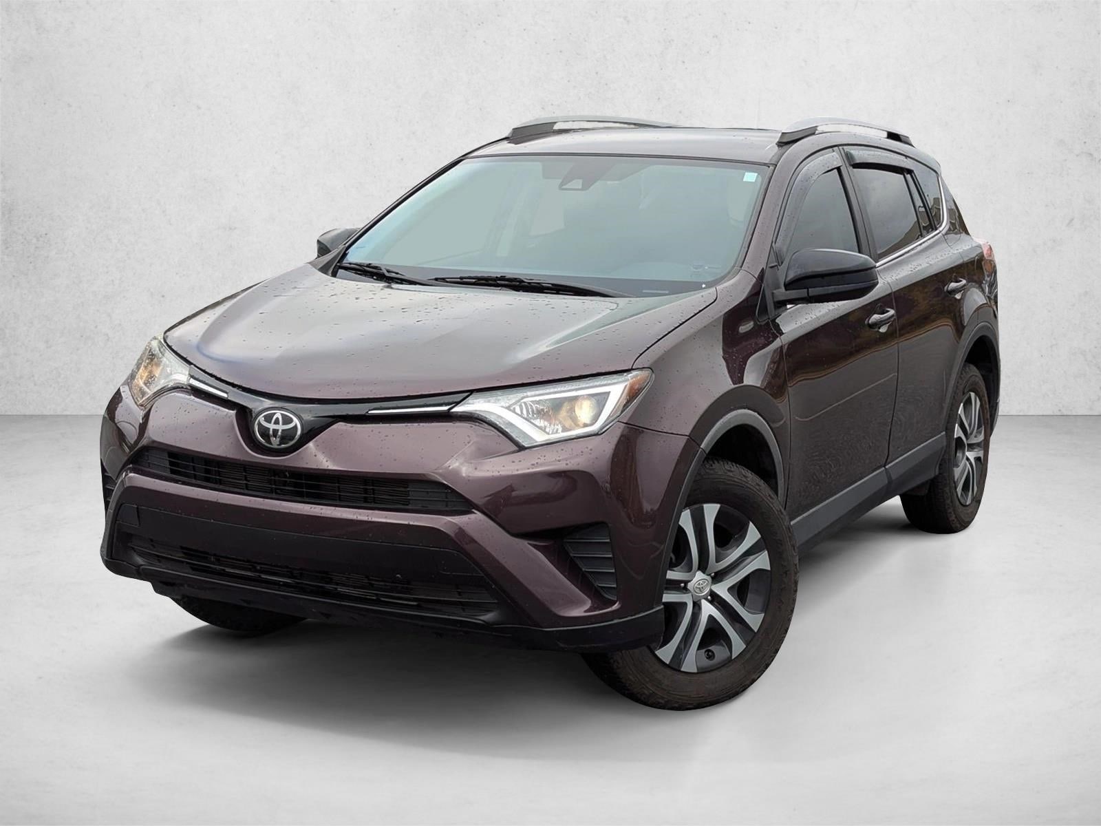 2018 Toyota RAV4 LE's photo