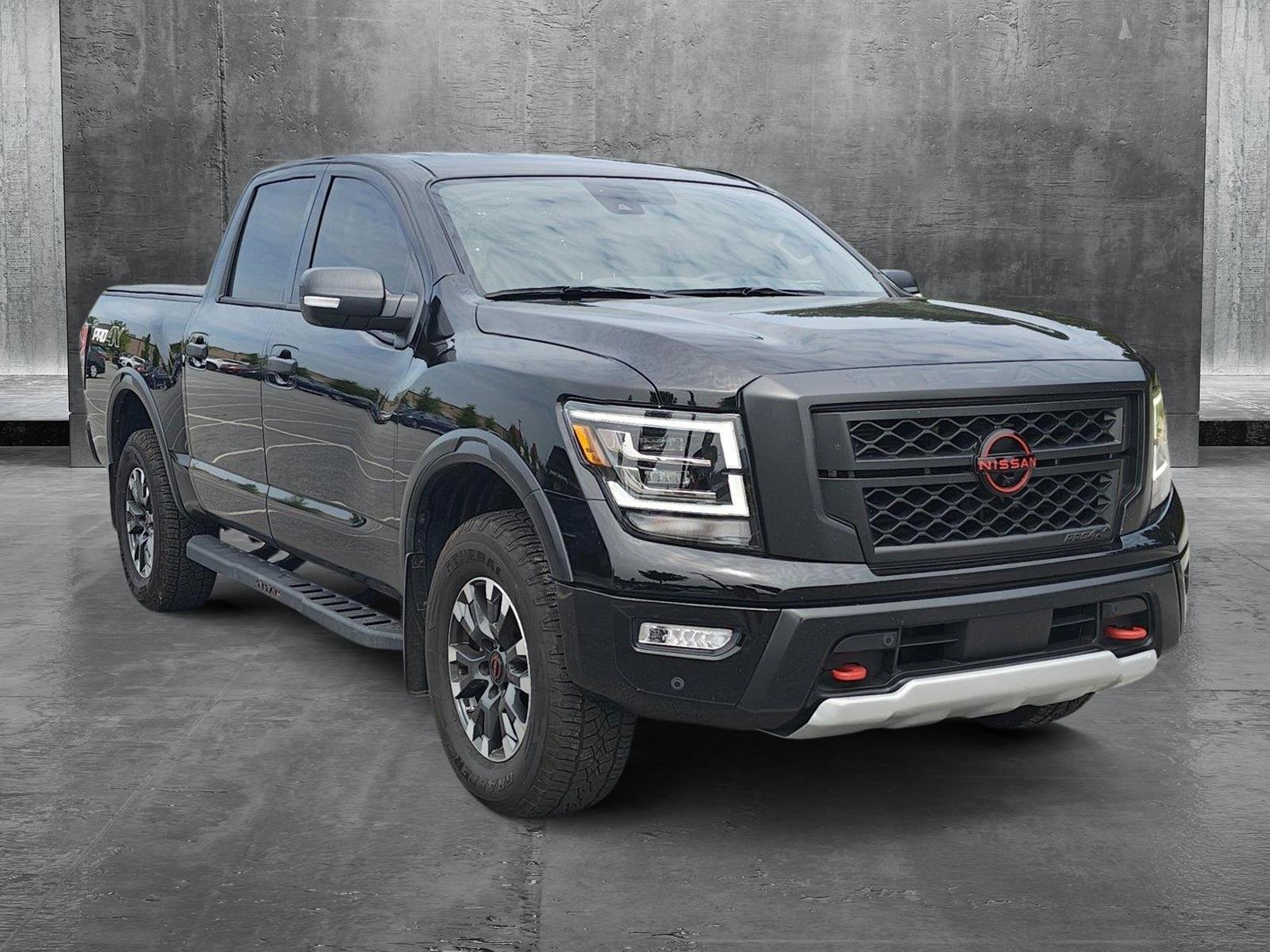 2024 Nissan Titan PRO-4X photo 3