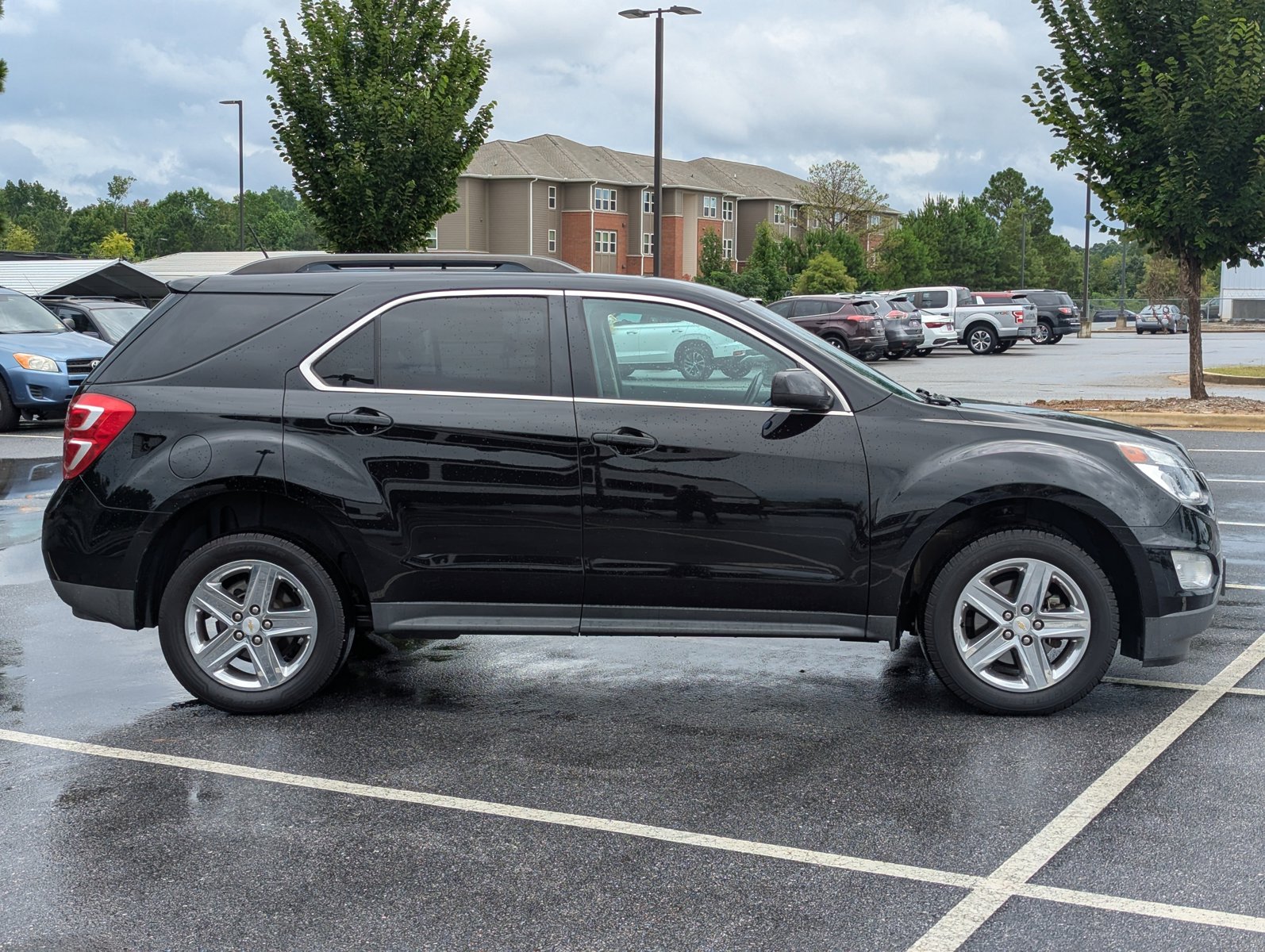 2016 Chevrolet Equinox LT photo 2