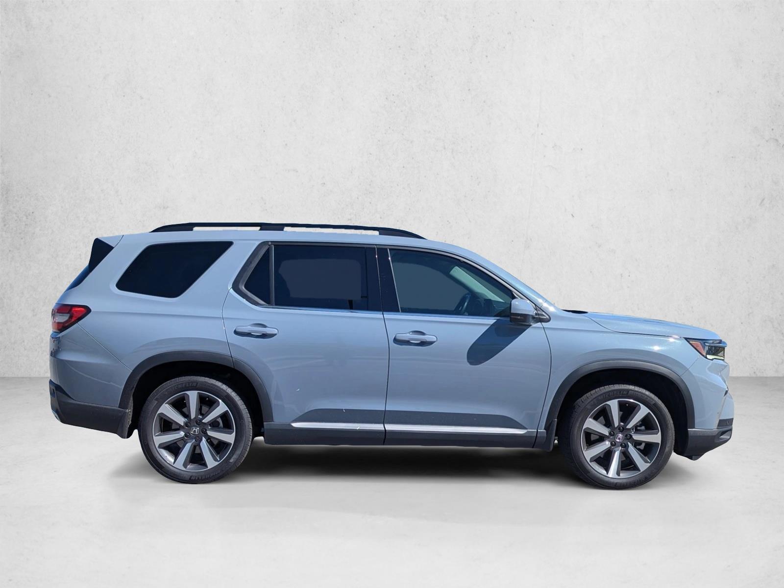 2024 Honda Pilot Touring photo 4