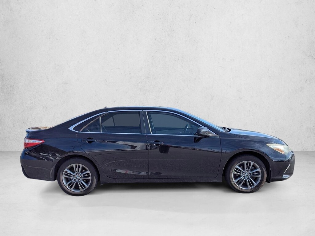 Used 2016 Toyota Camry SE Sedan