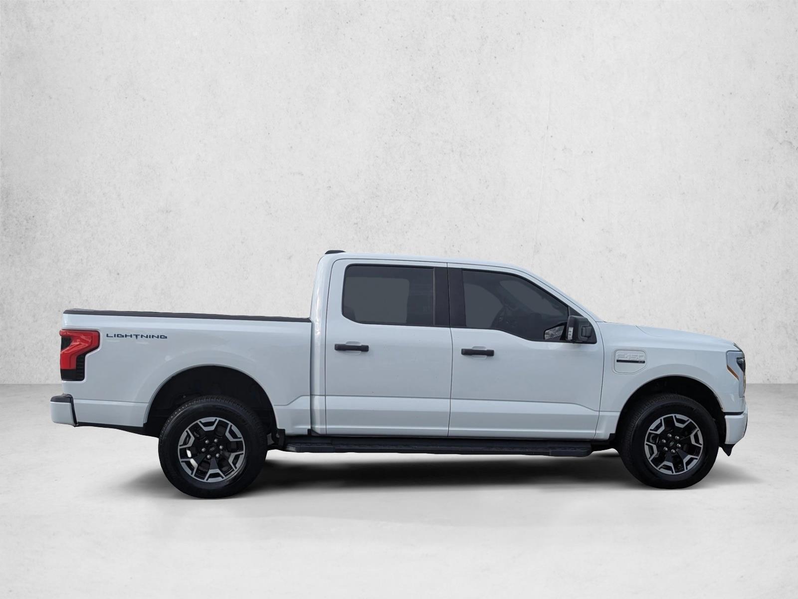 2023 Ford F-150 Lightning XLT photo 4