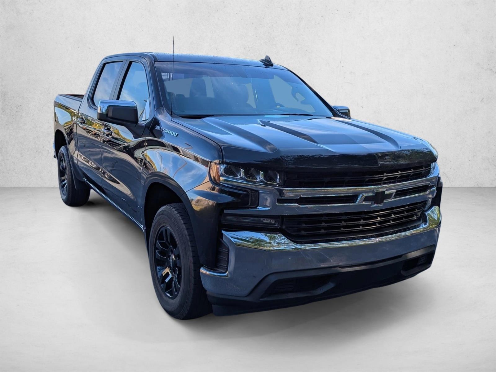2019 Chevrolet Silverado 1500 LT photo 3