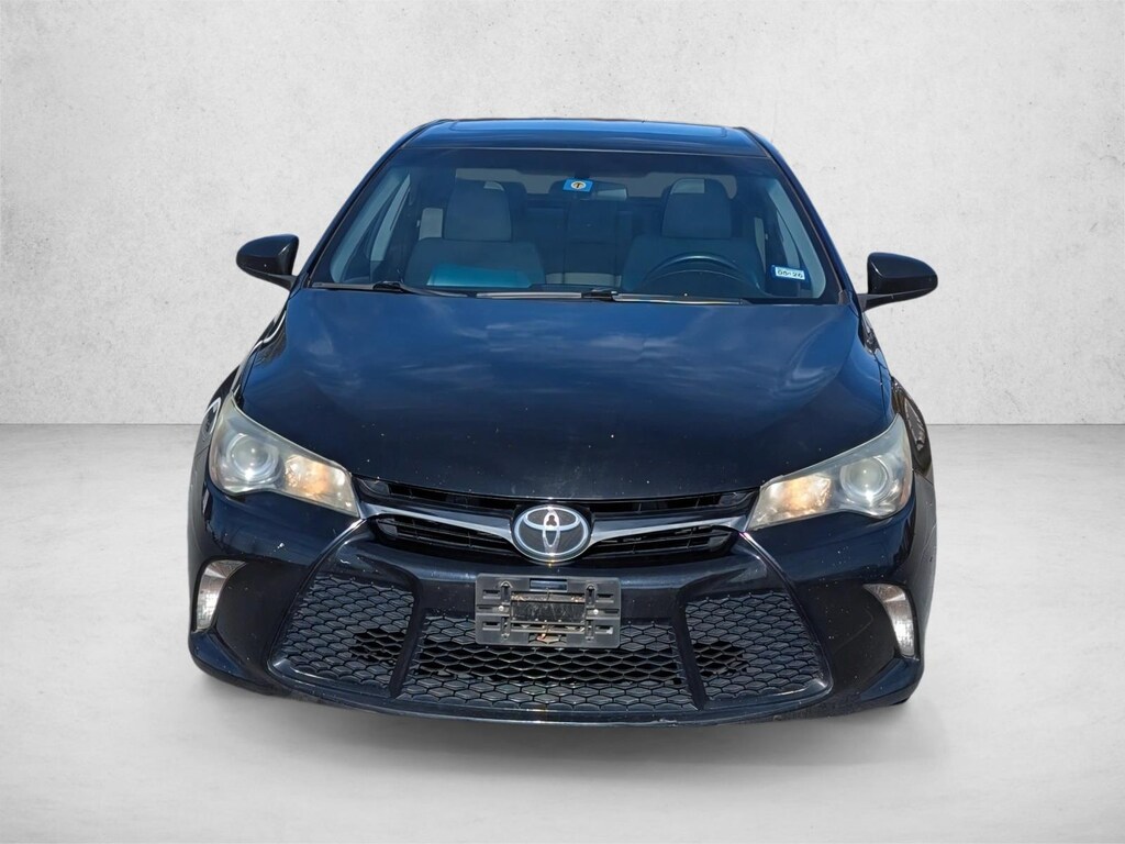 Used 2016 Toyota Camry SE Sedan