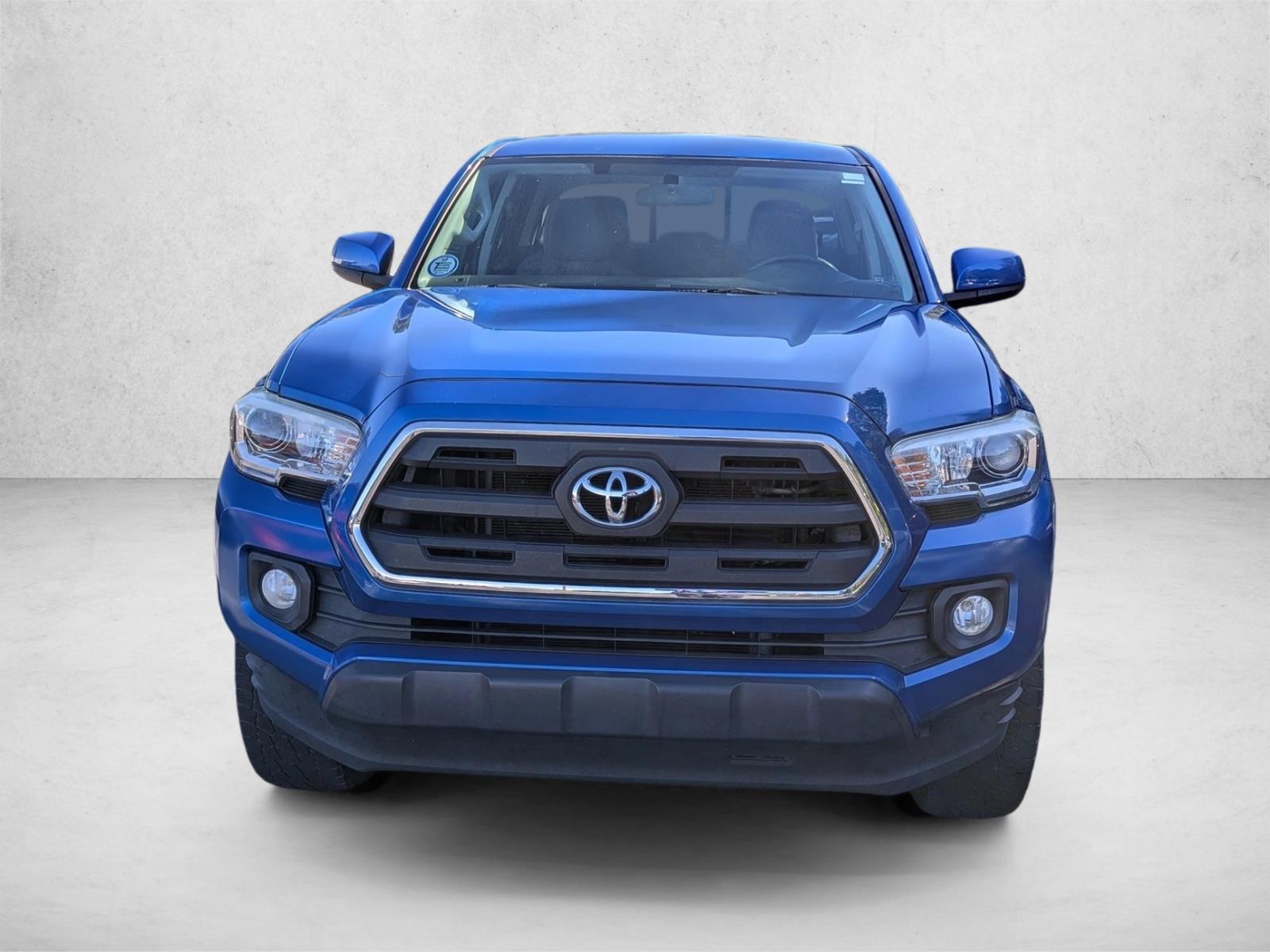 2016 Toyota Tacoma SR5 V6 photo 2