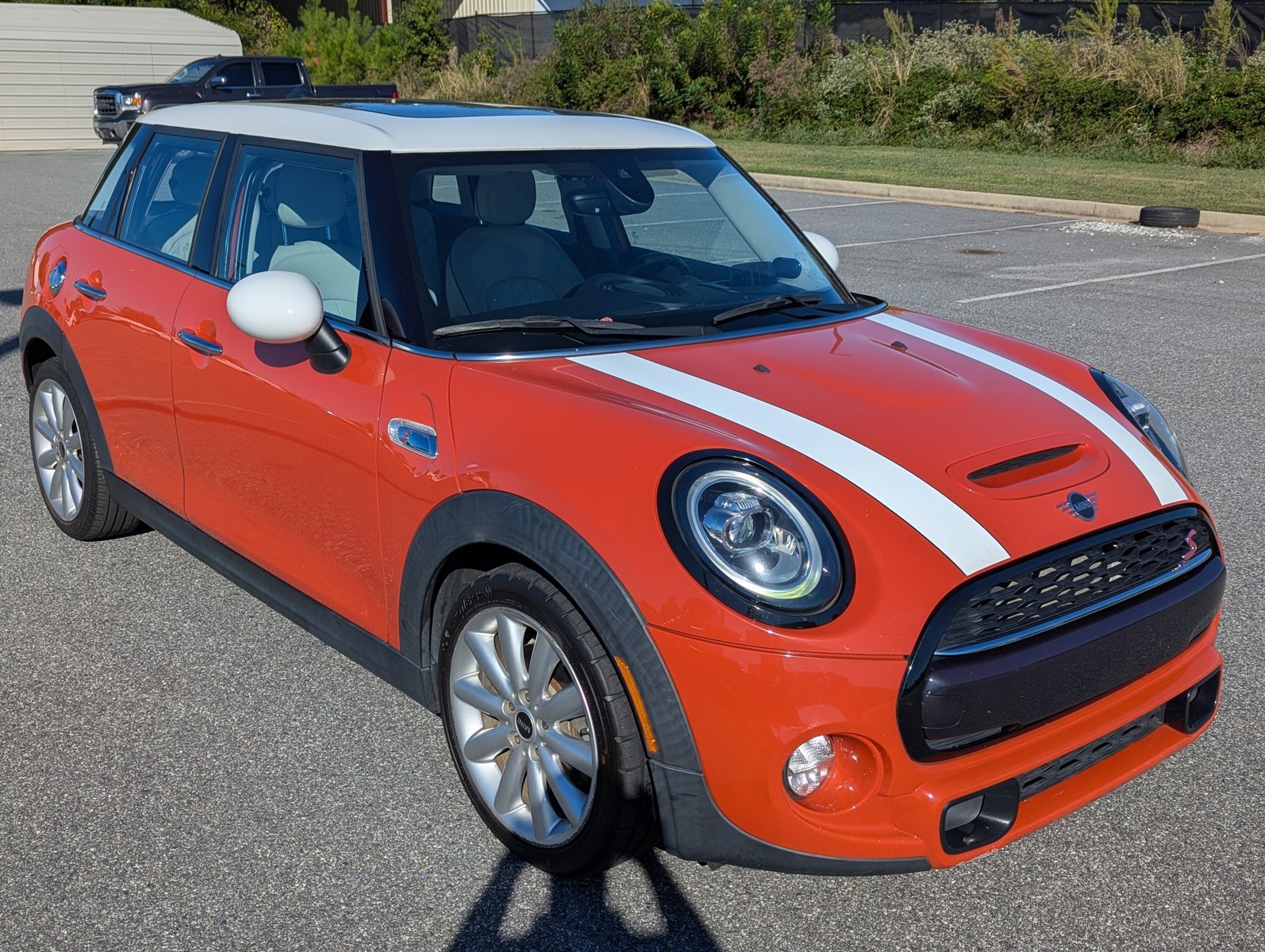 2019 Mini Cooper 4 Door Hardtop S photo 2