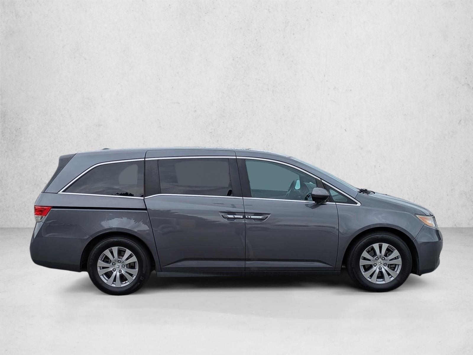 2016 Honda Odyssey SE photo 4