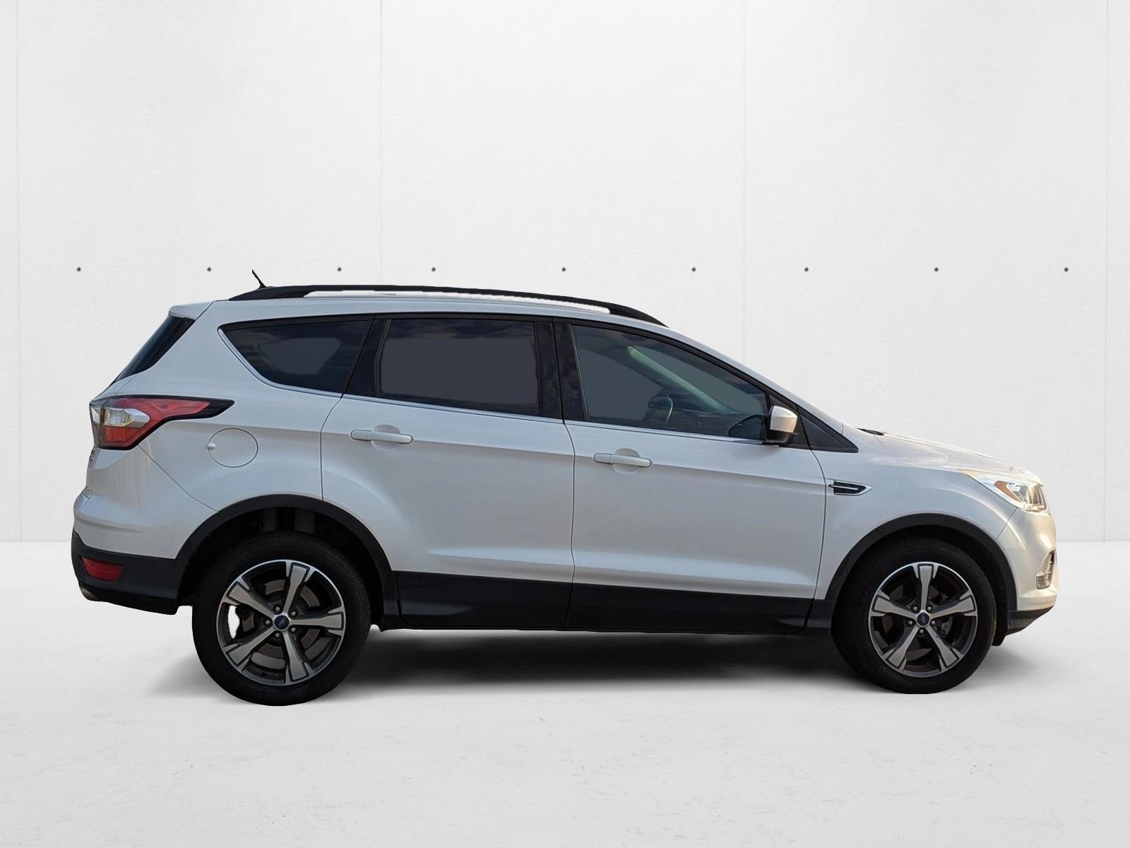 2018 Ford Escape SEL photo 4
